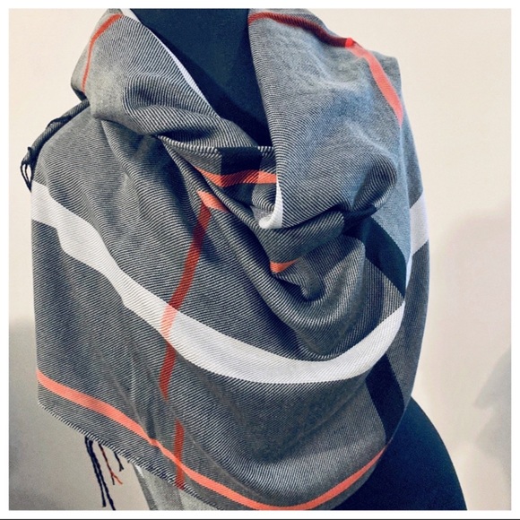 Paris Must Have Classy Black Plaid scarf/shawl - Picture 6 of 7